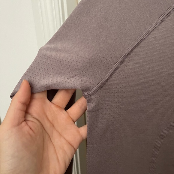 Lululemon Swiftly Tech LS in lilac s8 - Picture 2 of 5
